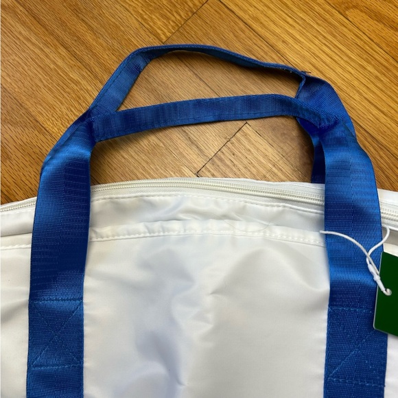NWT Halara Weekender White & Blue Zipper Gym Duffle Bag with Shoulder Straps - Picture 11 of 13